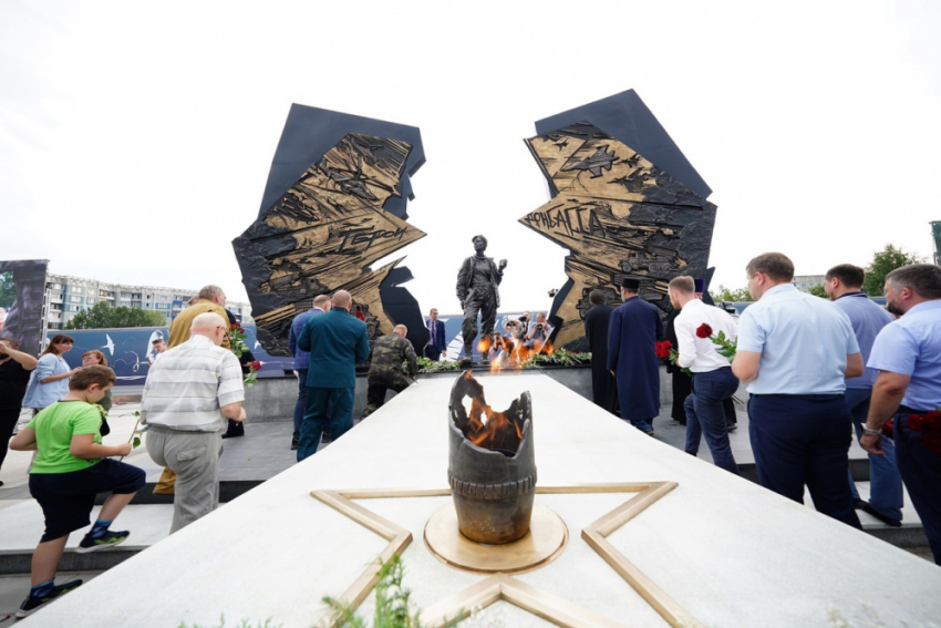 Величественный мемориал в память о защитнице ДНР Ольге Качуре «Корсе» открыли в Сибири