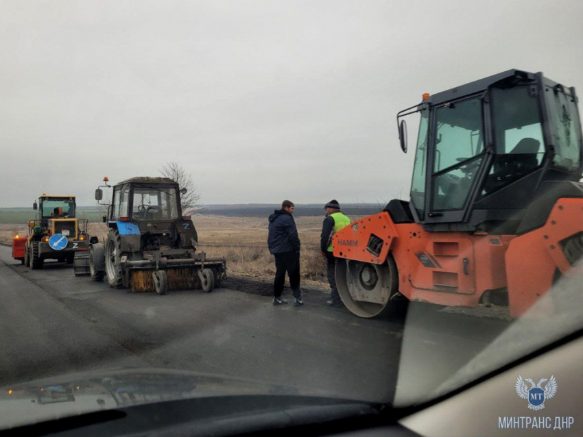 Дорожники завершают восстановление двух автомобильных дорог под Новоазовском