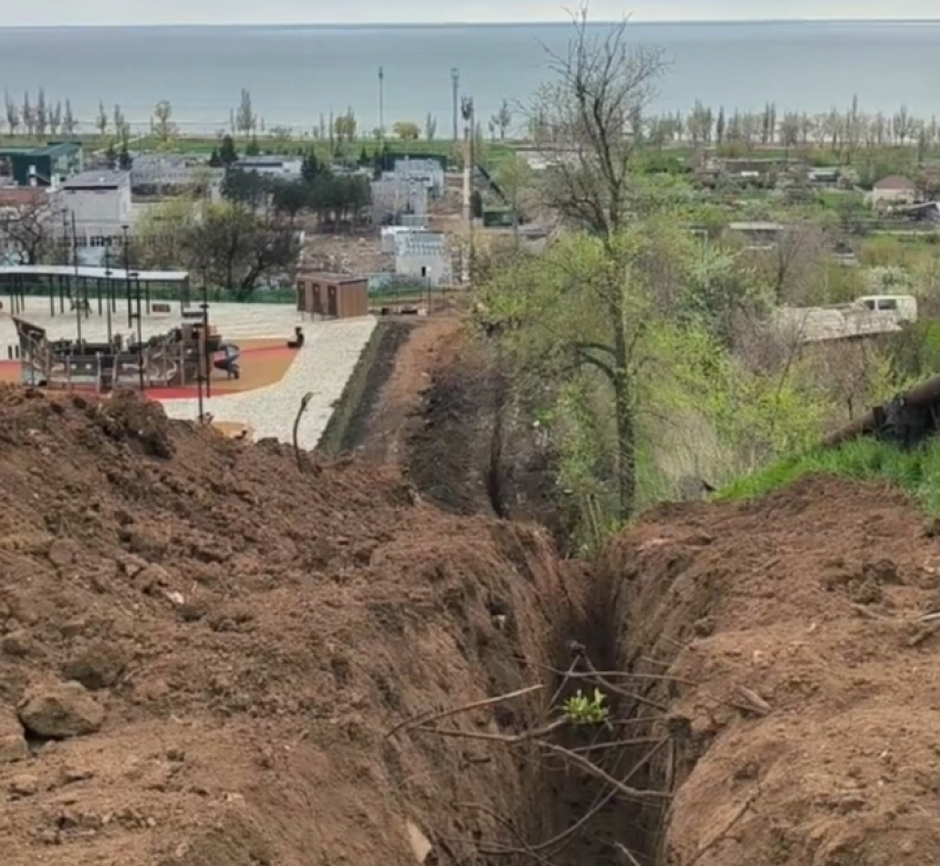 Снаряд БМ-21 «Град» откопали рабочие в момент прокладки газовой трубы в Мариуполе