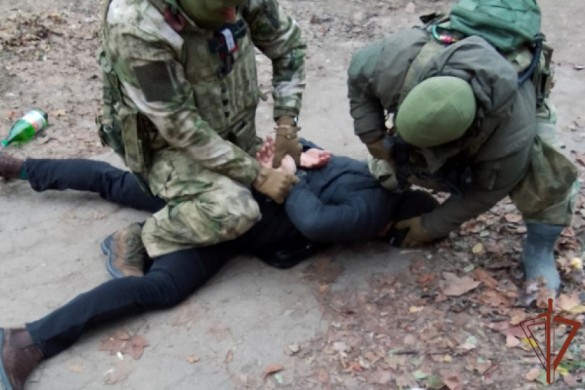 Подозреваемых в пособничестве ВСУ вооруженных жителей ДНР задержали сотрудники Росгвардии
