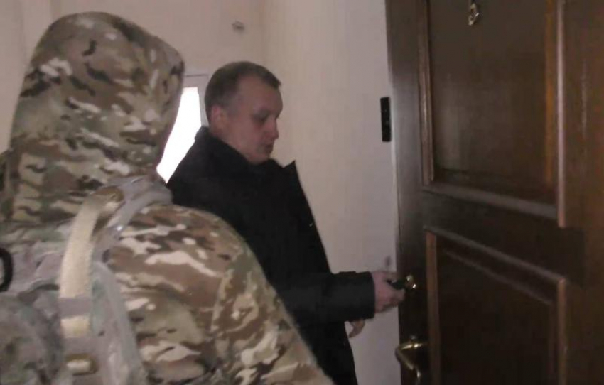 Сотрудники УФСБ по ДНР задержали за мародерство экс-мэра Макеевки и провели обыски у него дома